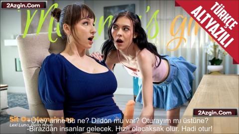 Kocasız Kalan Üvey Annesini Dildoyla Gören Lezbiyen Kız İnsanlar Varken Kucağına Oturdu