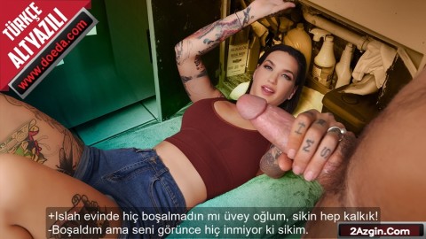 Islah Evinden Dönen Gencin İnmek Bilmeyen Sikini Üvey Annesi Kullandı