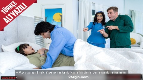 Yatılı Okuldayken Üvey Kız Kardeşiyle Sikişirken Kardeş Gibi Olan Arkadaşlarına Yakalandılar