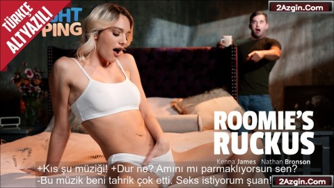 Son Ses Müzik Dinlerken Tahrik Olan Kıza Ev Arkadaşından Tını Desteği